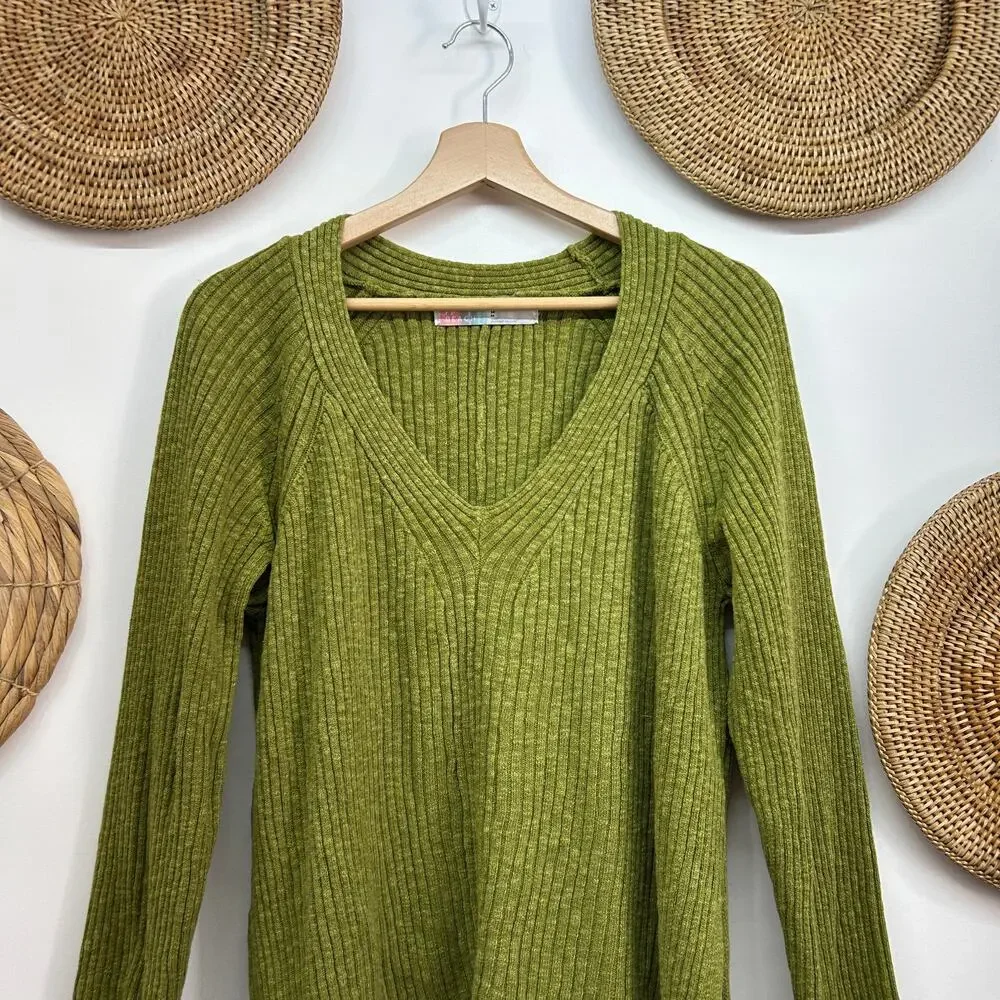 Free People Beach Green V-Neck Ribbed Knit Side Slit Sweater Medium Boho